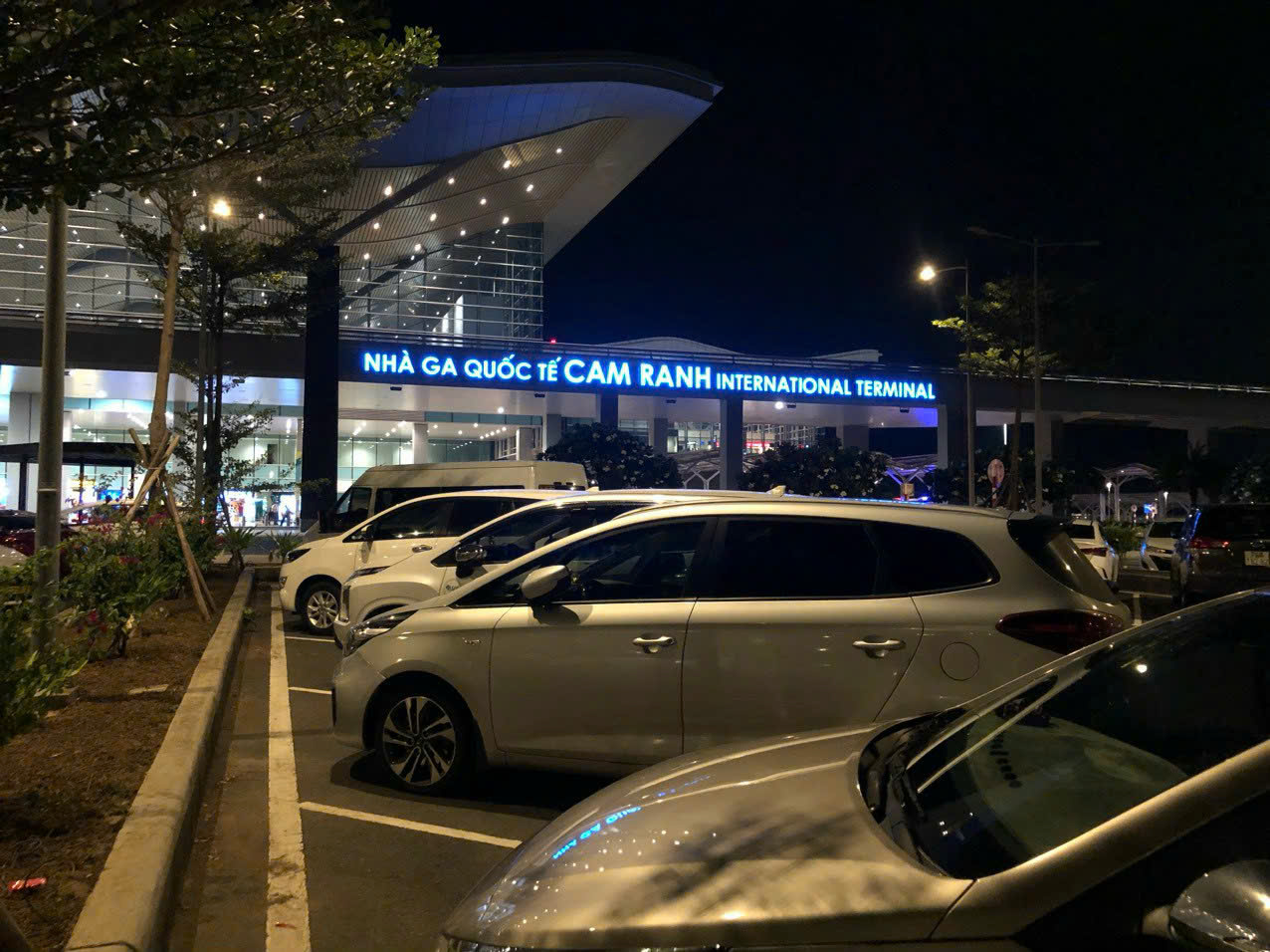 taxi sân bay cam ranh Thuê xe tự lái