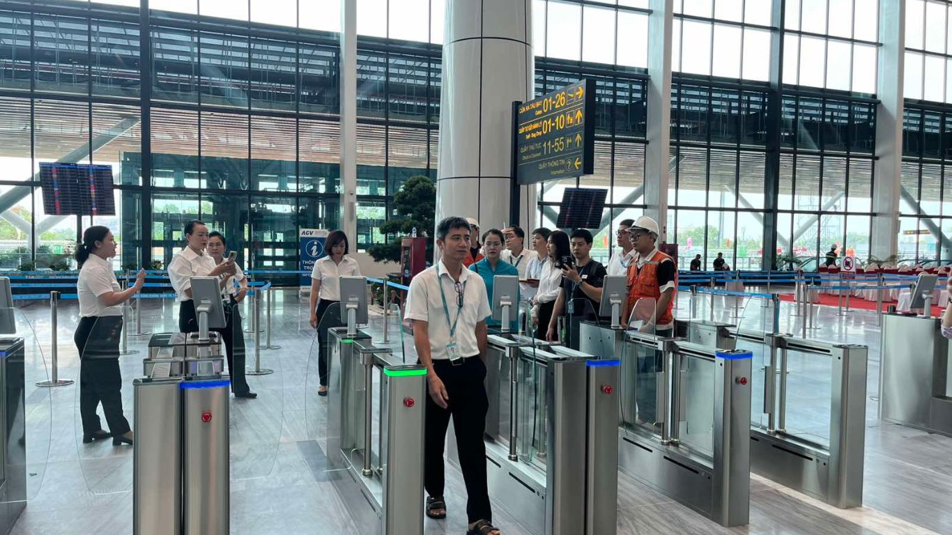 taxi sân bay tân sơn nhất Nhà ga T1 phục vụ khách hàng tất cả các chuyến bay nội địa