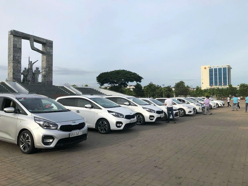 xe du lịch mũi né Dòng xe 7 chỗ khoang hành lý rộng rãi và khả năng di chuyển linh hoạt trên nhiều địa hình