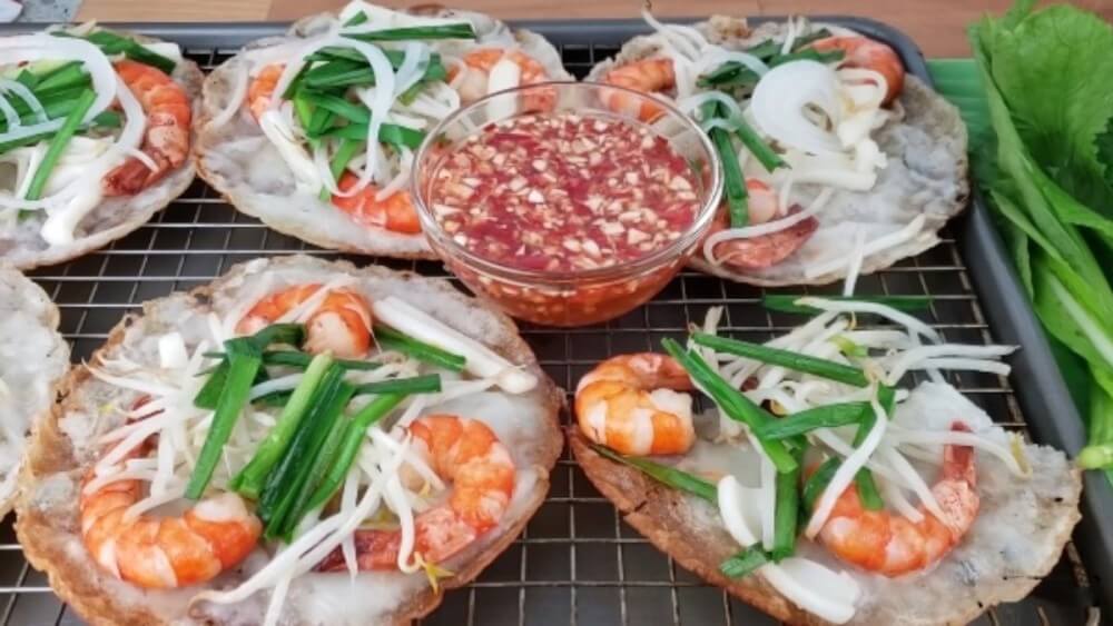 Chợ đêm Phan Thiết Bánh xèo tôm mực