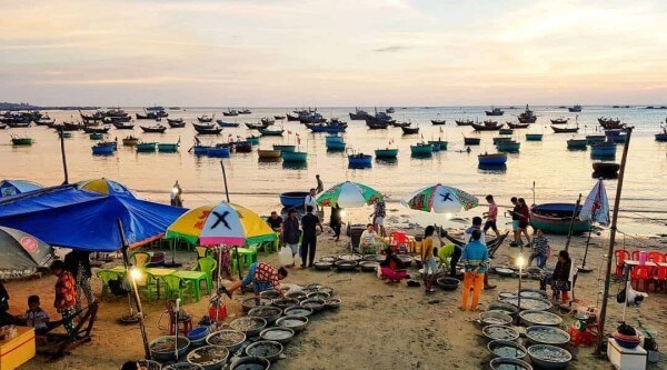 Chợ hải sản bến cá Mũi Né