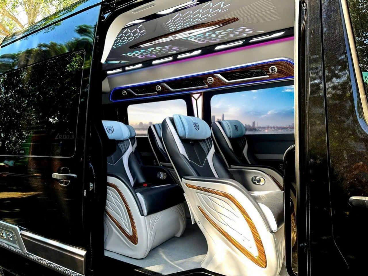 Xe dịch vụ Phan Gia Travel luôn đồng hành cùng bạn trong các chuyến đi