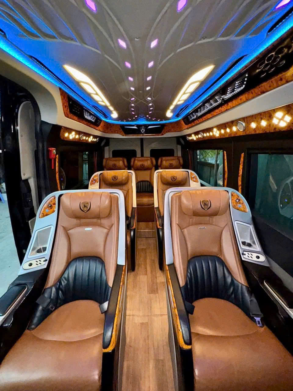 Lưu ý khi thuê xe Limousine đi Hồ Tràm