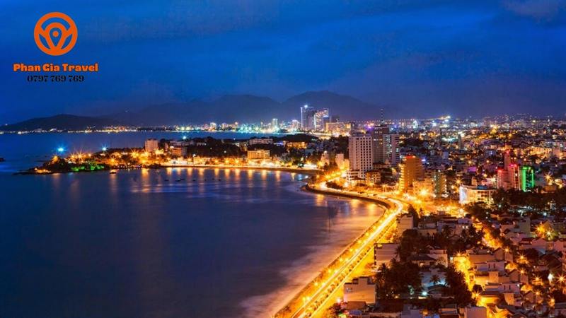 taxi sân bay cam ranh Tận hưởng khoảnh khắc bình yên của biển đêm tại Nha Trang