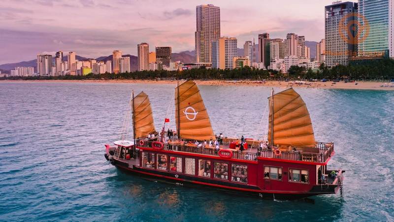 biển nha trang về đêm Ăn tối trên du thuyền ngắm vịnh Nha Trang