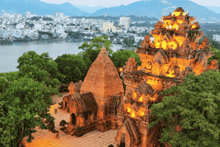 Tháp Bà Ponagar - Dấu ấn Chăm Pa cổ đại