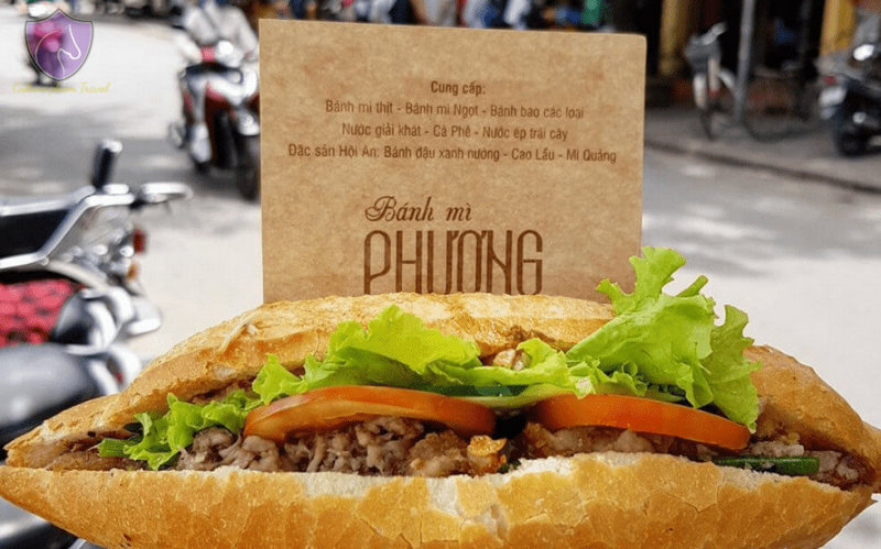 Thưởng thức bánh mì Phượng tại Hội An
