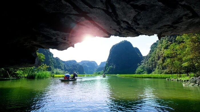 tháng 7 nên đi du lịch ở đâu miền trung Trải nghiệm ngồi thuyền khám phá động Phong Nha