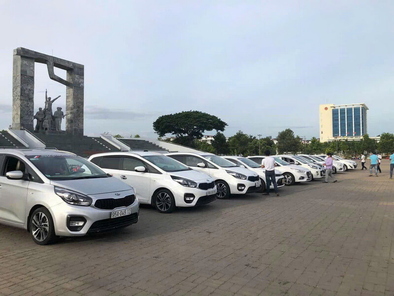 Xe 7 chỗ đưa đón sân bay Tân Sơn Nhất