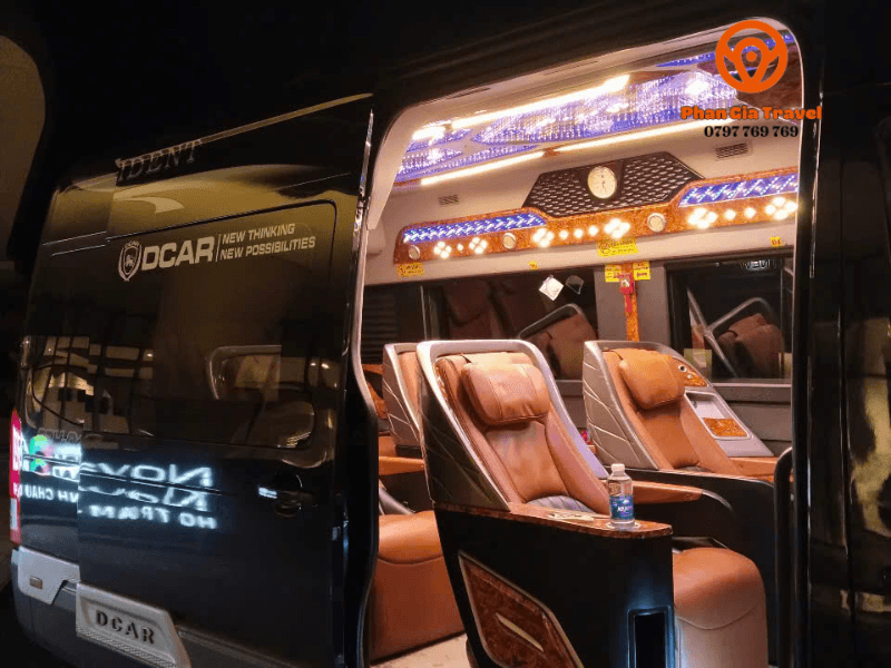 Di chuyển bằng xe dịch vụ và Limousine (Tiện lợi, giá tốt)