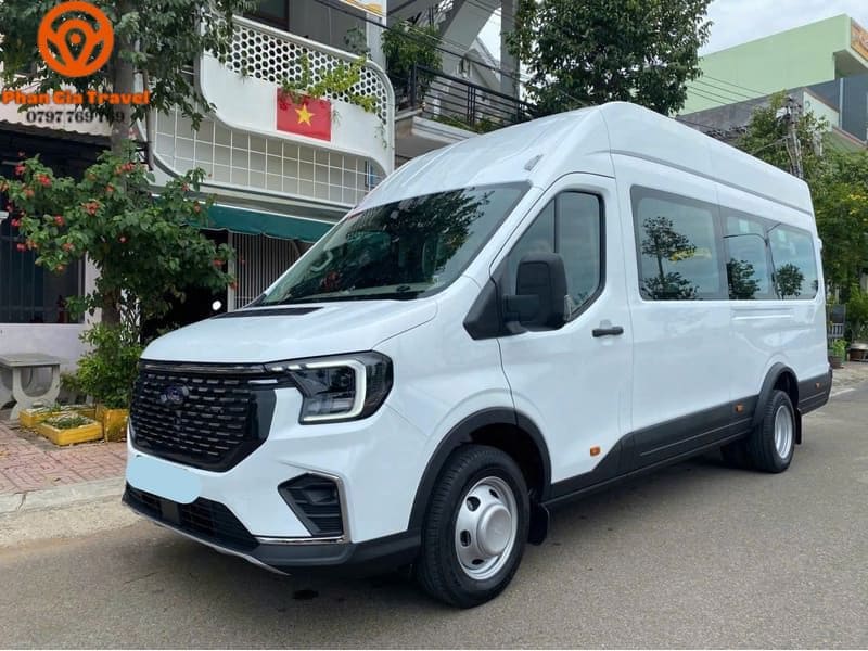 Lợi ích và hạn chế khi thuê xe có tài xế riêng