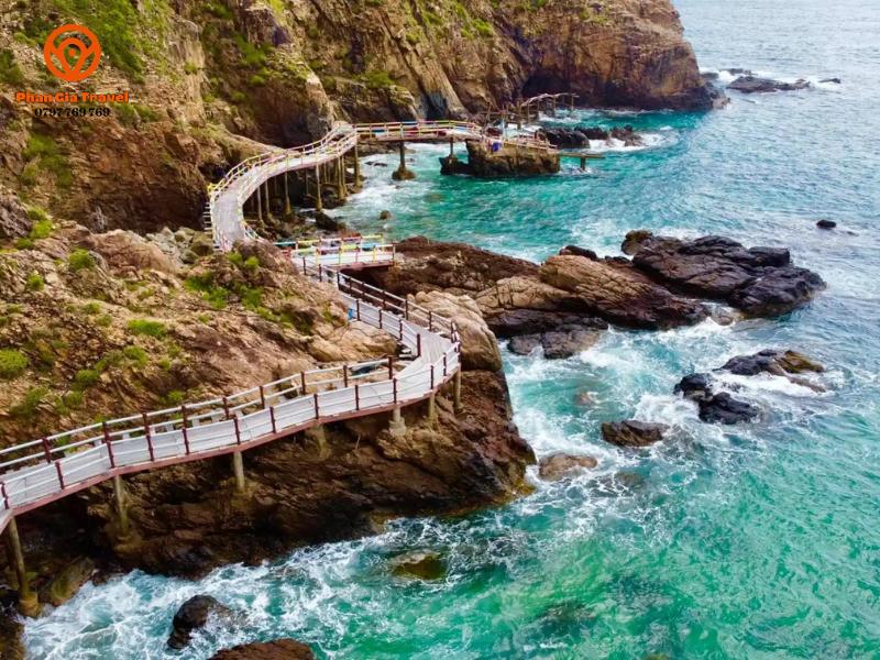 Quy Nhơn & Phú Yên - Khám phá vẻ đẹp hoang sơ của Eo Gió, Gành Đá Đĩa