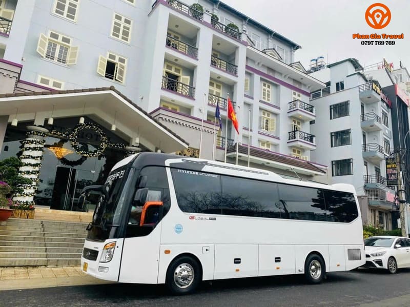 Vì sao nên chọn dịch vụ thuê xe đoàn của Phan Gia Travel?